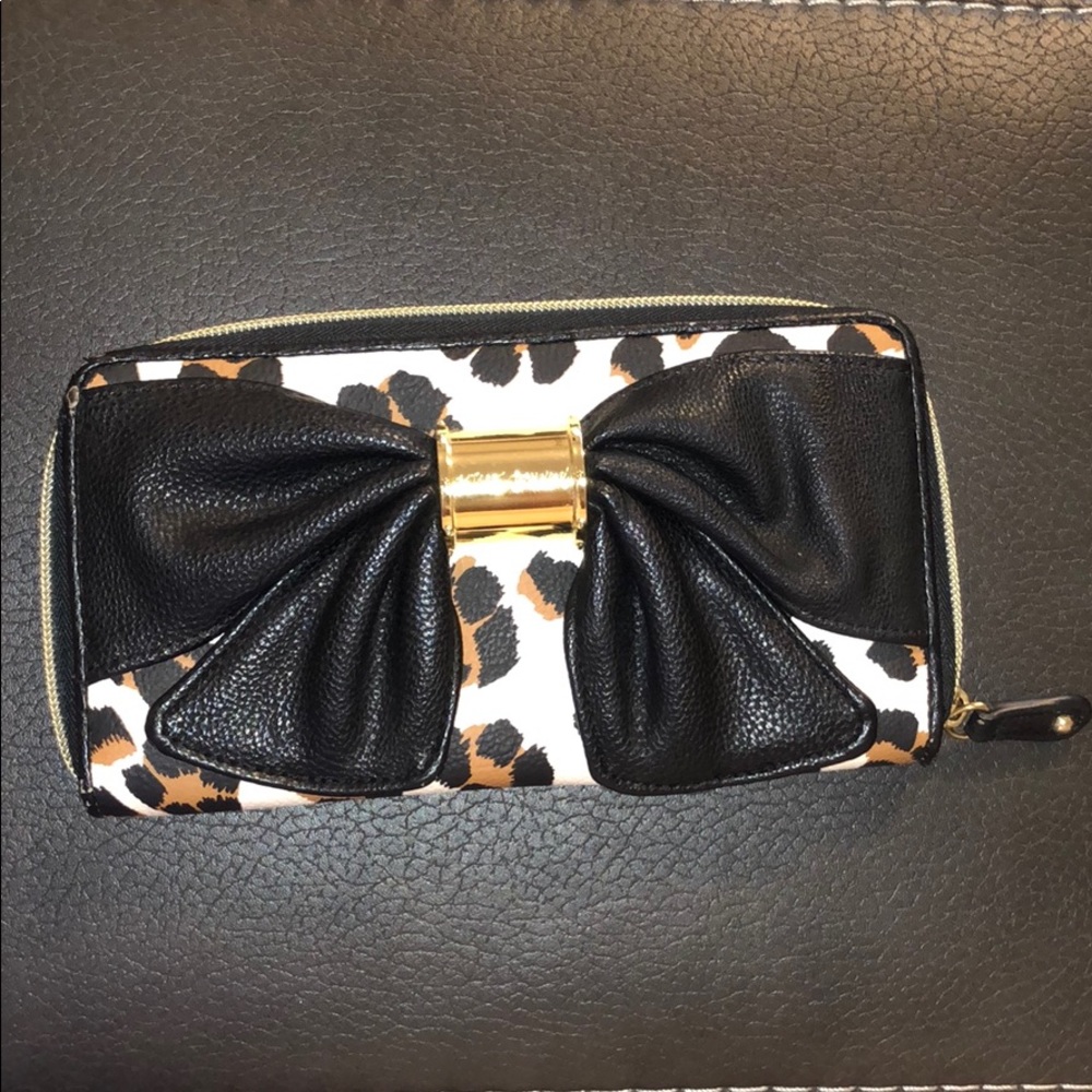 Super cute cheetah print wallet